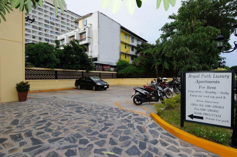 Royal Park Apartments Jomtien Beach Exterior foto